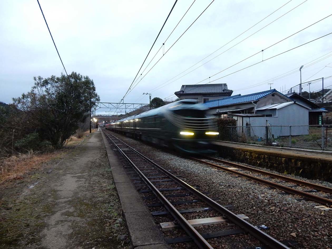 瑞風、今年初お目見え_e0175370_10273387.jpg