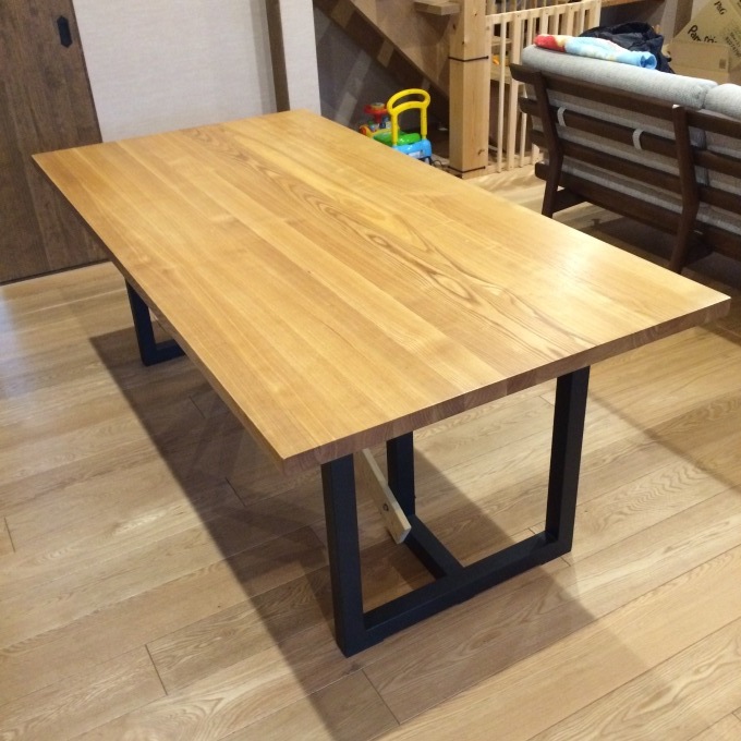 タモ無垢横剥ぎ集成材でテーブルをDIYで制作 : 木楽な店長のペイント