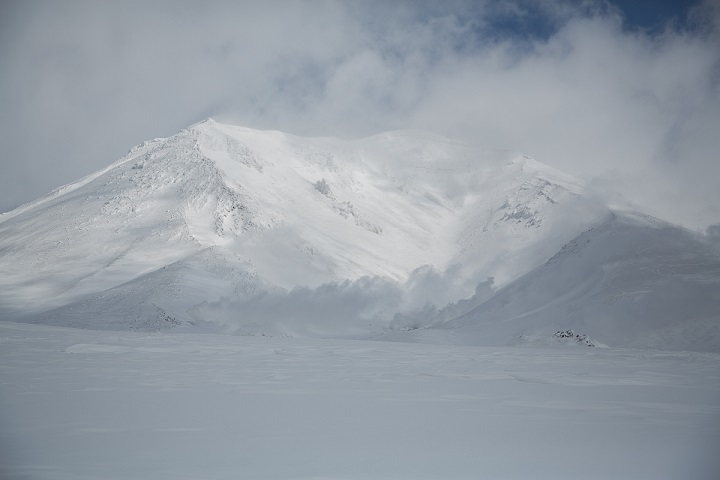 旭岳はまだ冬。でも売り場は春が来た！！