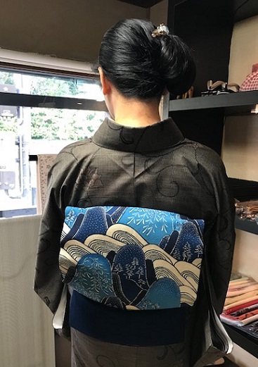 青森からのお客様・伊織紬+五味桂子さん遠山文様紅型帯_f0181251_13561182.jpg