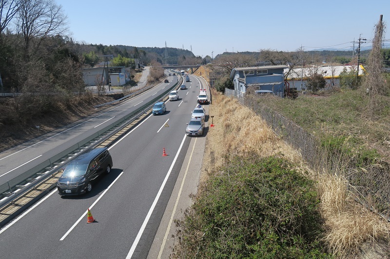 速報!高速道路でリゾートバスがあわやの事故_f0076731_13173253.jpg
