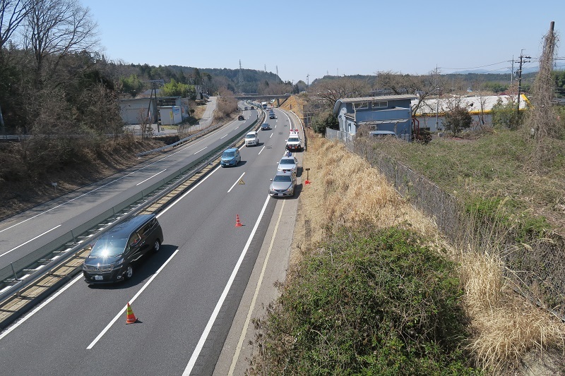 速報！高速道路でリゾートバスがあわやの事故_f0076731_13173253.jpg