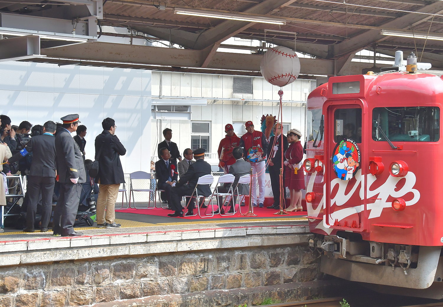 TOMIX改　115系カープ応援ラッピング　2018年仕様　4両編成 カープ応援ラッピングトレイン2018 | 安芸の国から