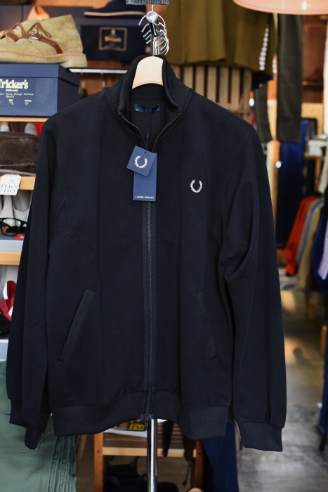 18番：FRED PERRY (LAUREL LINE限定)　　ANGLED ARMHOLE TRACK JACKET！★！_d0152280_12264634.jpg