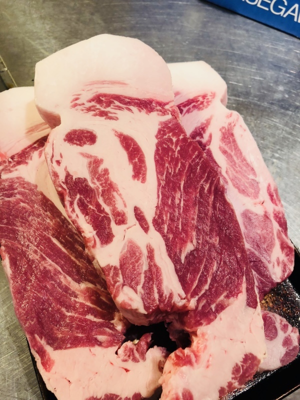 富士幻豚肩ロース!脂身食べてみて!&3月27日(火)のランチメニュー_d0243849_14433713.jpeg