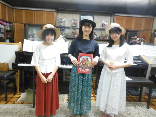 「小人がひとり森の中で」「エンタテイナー」_e0040673_12392095.jpg