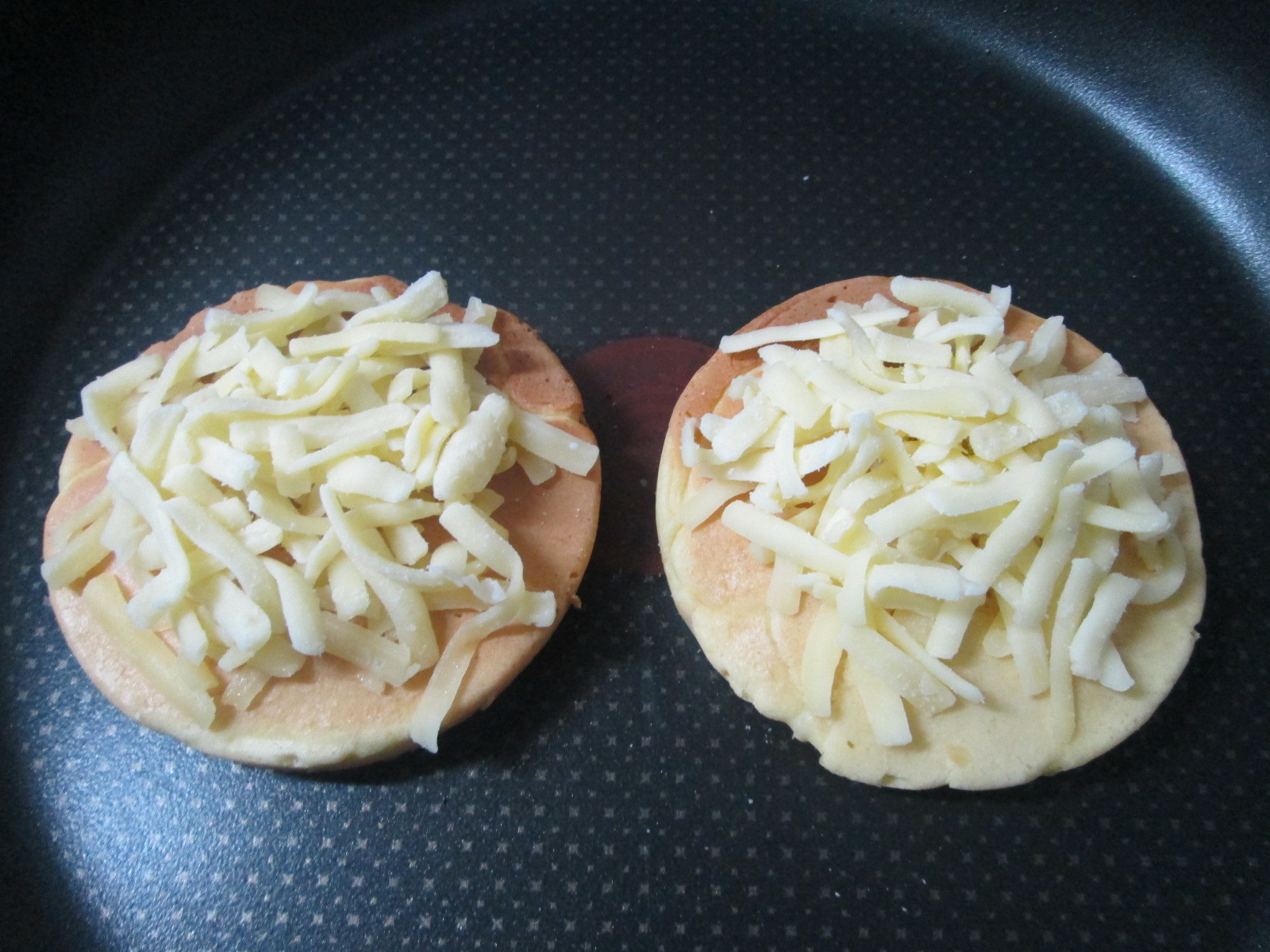休日のブランチに♪ お食事系もちもちホットケーキ_d0361028_22445105.jpg