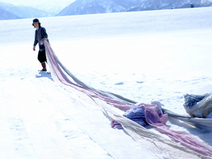 「美しき伝統 中田屋織物の越後上布雪晒し、酒井織物の反物作り」_a0000029_18241978.jpg