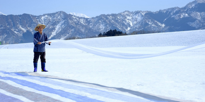 「美しき伝統　中田屋織物の越後上布雪晒し、酒井織物の反物作り」_a0000029_18291950.jpg