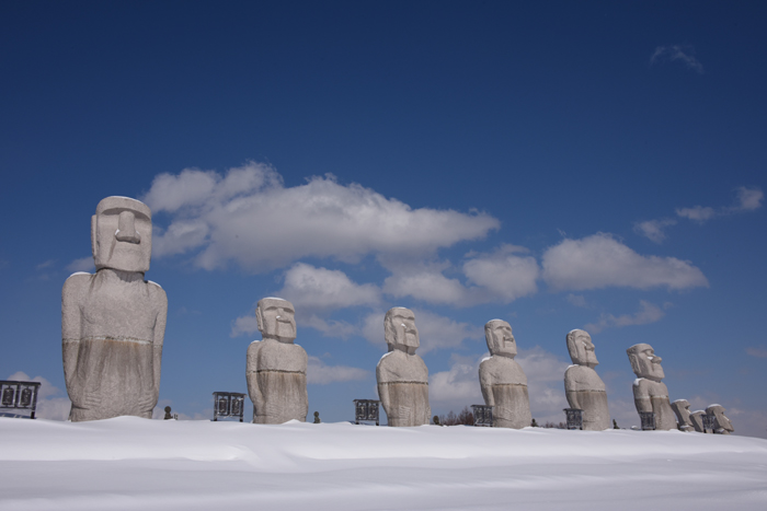 絶景！珍チン！札幌の雪景色モアイ像が宮崎のモアイ像よりはるかにすごい件！真駒内滝野霊園_e0171573_202717.jpg