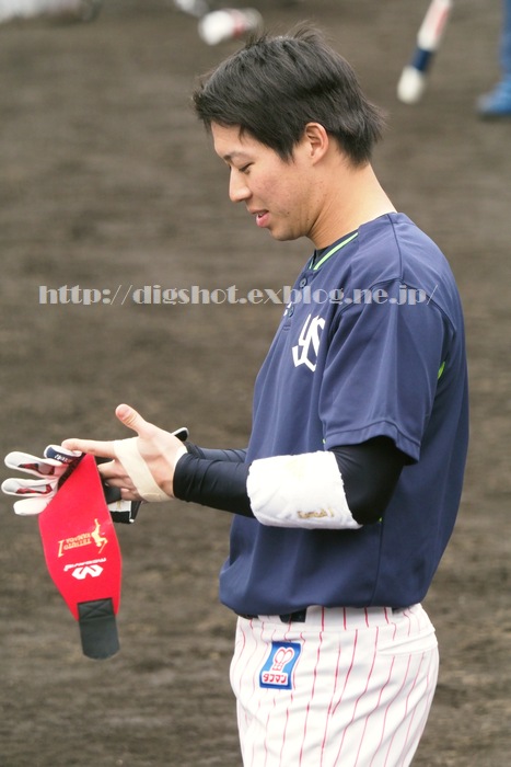 山田哲人選手のリストバンド