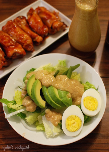 激甘&激辛のウイングソースがけチキン。新玉ねぎドレッシングがけサラダ。_b0253205_02334601.jpg