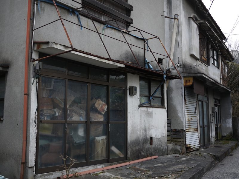 微動 だ にせ ず