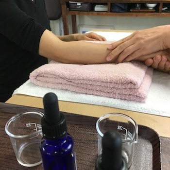 アロマハンドセラピストレッスン_a0191183_17042780.jpg