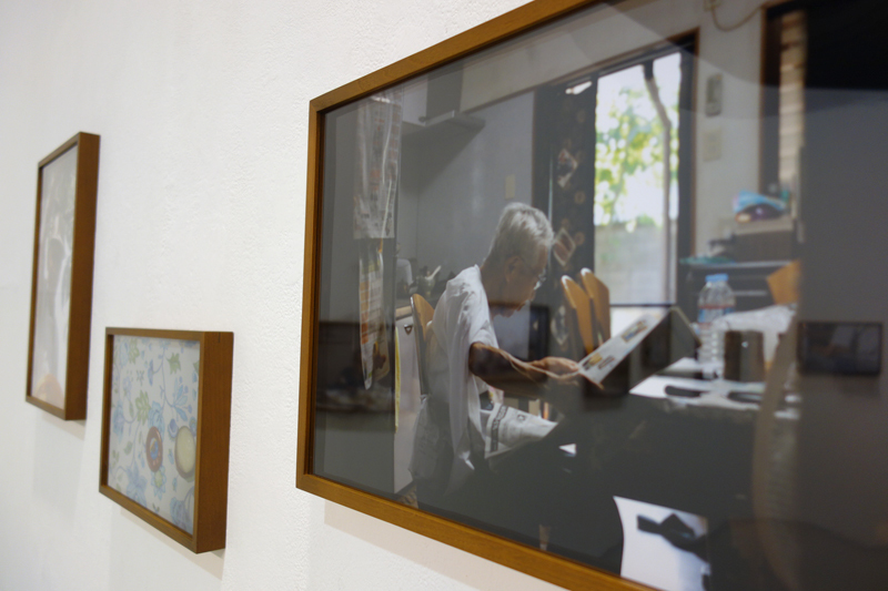 今週末4/1(日)まで!【じじ 三宅智子写真展】〜暮らしの記憶写真館へようこそ_a0017350_06075908.jpg