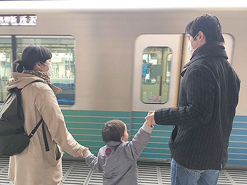 『でんしゃにのるよ　ひとりでのるよ』3/27発売：その3・モデルのご家族_e0026053_13502234.jpg