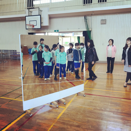 昭和小学校ブラスバンド部さん。折りたたみ式、ミラーパネル。キャスター付き。_f0053665_13585724.jpg