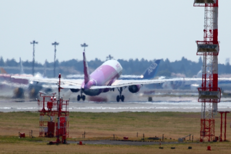 飛行機と 満開の桜を望める さくらの山公園 千葉県成田市 その１ 旅プラスの日記