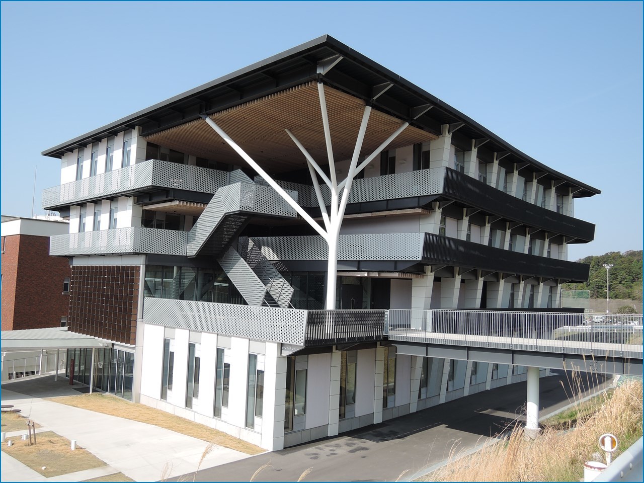 静岡理工科大学 理工学部 建築学科棟の見学 1_c0376508_15424122.jpg