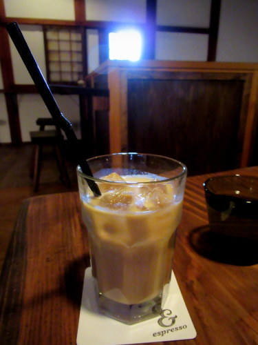 土蔵をリノベした素敵なカフェ＊& espresso ～ 御菓子処 花岡 本店_f0236260_02271612.jpg