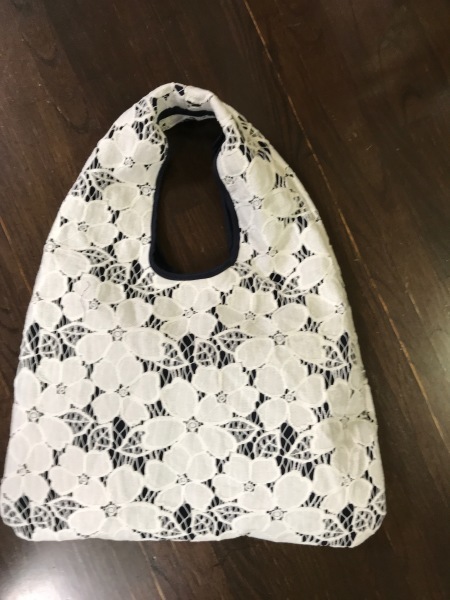 レースで中位サイズのおむすびバッグを作りました。_e0397389_16520120.jpg