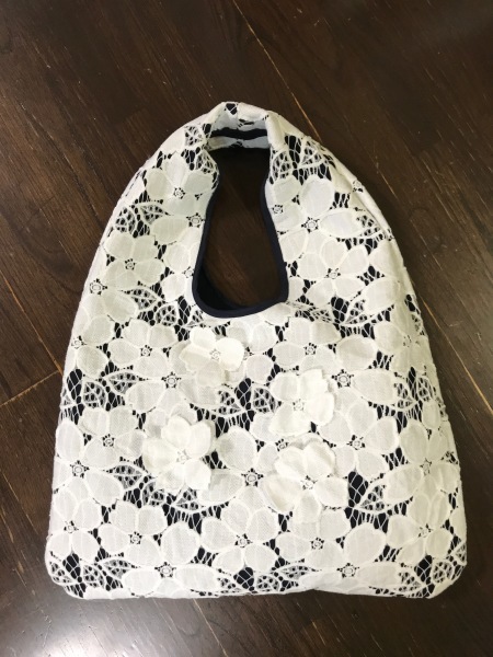 レースで中位サイズのおむすびバッグを作りました。_e0397389_16533369.jpg
