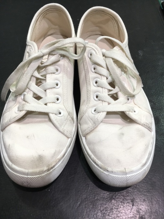 この上なく簡単なキャンバス生地の汚れ落とし シューケア靴磨き工房 ルクアイーレ イセタンメンズスタイル 紳士靴 婦人靴のケア 修理