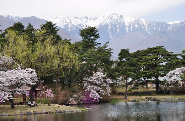 駒ケ根市　西駒ヶ岳をバックに馬見塚公園_e0144973_12131739.jpg