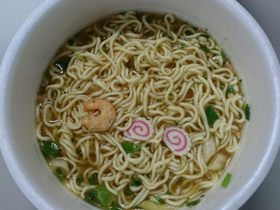 4/6夜勤飯 マルタイカップラーメン & サンリツ かにぱん_b0042308_01334767.jpg