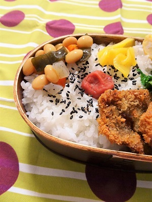 チキンかつ弁当_a0166465_10502500.jpg