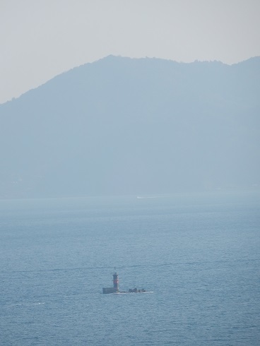 一人ぼっちの灯台が見える島 大芝島 やすうら夢工房ブログ