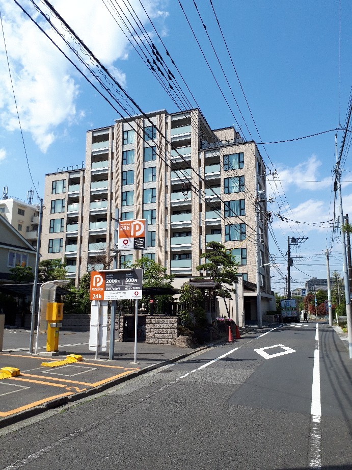 自由ヶ丘鉢状穴探訪〜3つの石仏_b0116271_22593884.jpg