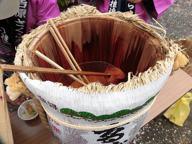小潤井川はヤエザクラが見頃! 北側でマンション建設が進む緑町公園で「吉原地区さくら祭」_f0141310_08185943.jpg