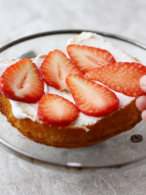 いちごのデコレーションケーキを作る の巻_c0053520_736863.jpg
