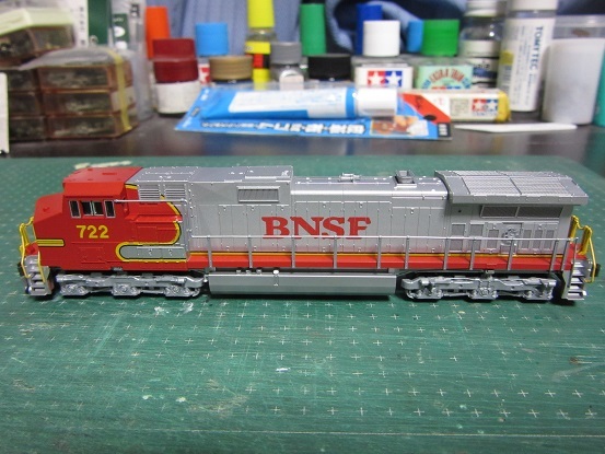 KATO C44-9W BNSF(Warbonnet)♯722 : 赤い KATO C44-9W BNSF(Warbonnet)♯722 : 赤い