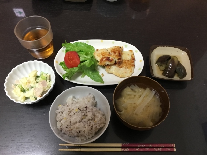 しらゆり荘夕食 白身魚のパン粉焼き ポテトサラダ ナスの煮浸し_c0357519_18025987.jpeg