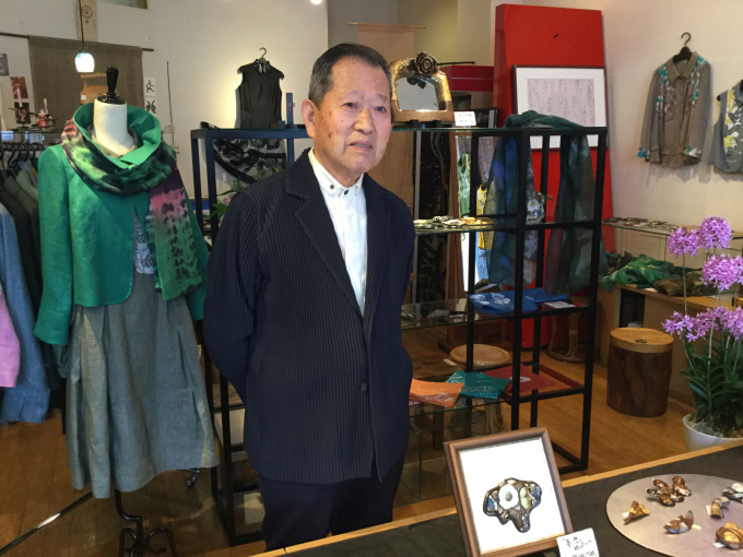 木彫ブローチ　市橋弘庸 作 手彫作品 市橋弘庸 : クラフトギャラリー花かぶき