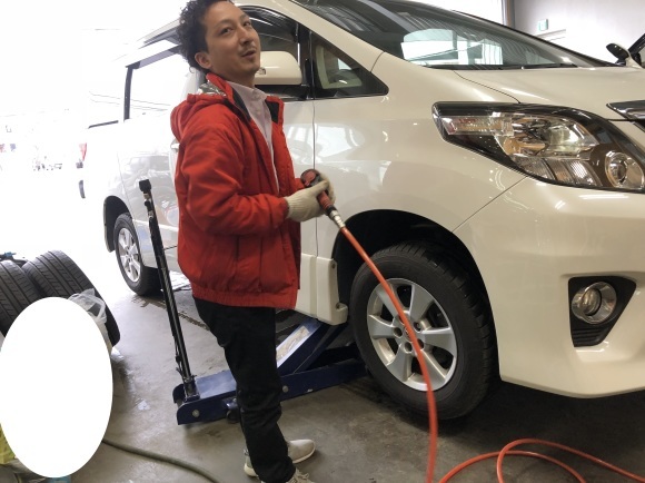 4月12日(木)*しまじろうぶろぎゅ◝(⁰▿⁰)◜タイヤ交換承ります∩`・◇・) ランクル アルファード レクサス_b0127002_17144130.jpg