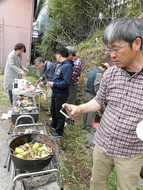 幸せだな~! ダッジオーブンで創る「パエリャ」と初物の「タケノコ」_f0141310_09035068.jpg