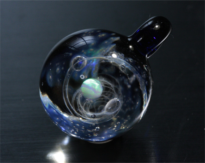 今回のふく蔵さんは、「宇宙」的な・・・・・・ : とんぼ玉作家ガラス 