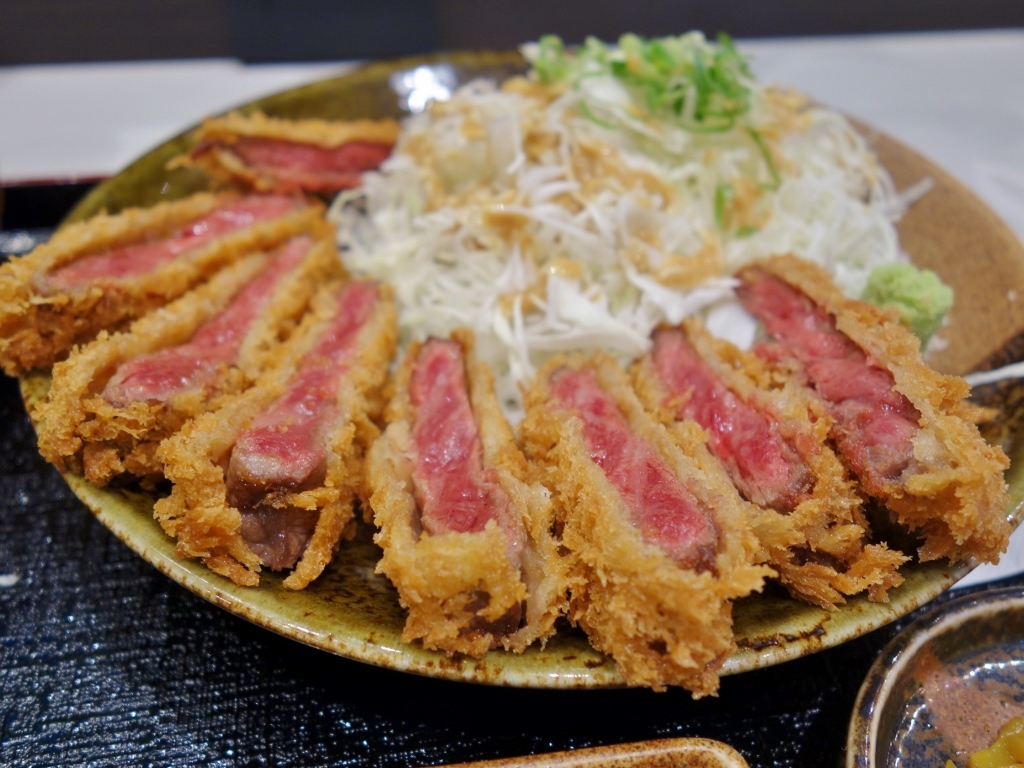 三角屋イオンモールとなみ店のとんかつ定食 新米 砺波市民です