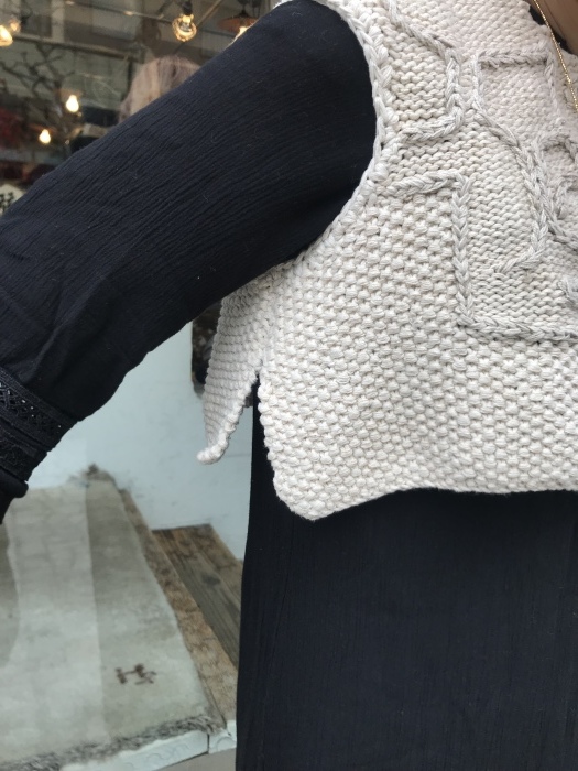 ハンドニットアイヌ刺しベスト : SAPPORO STAFF BLOG
