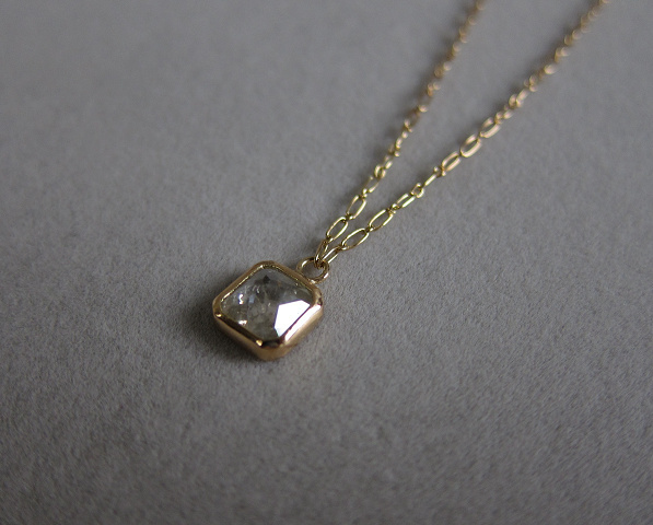 スクエアクッションカットダイヤモンドネックレス : hiroe jewelryつくり