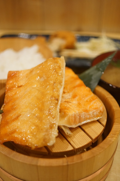 ■【グルメ】■新鮮な牡蠣と魚の炭火焼き酒場「５１０水産」にて一人で食事しました。】_b0033423_22392340.jpg