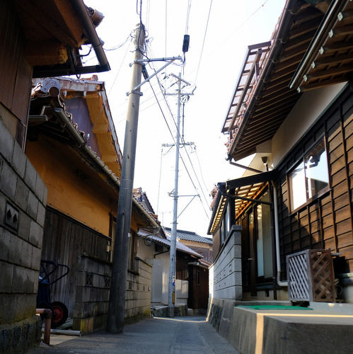 「瓦を巡る旅in島根石見 　波子の街歩き」_a0000029_18100039.jpg