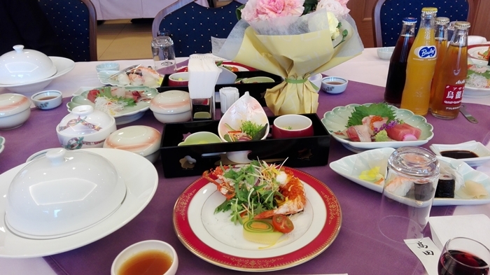 豪華な昼食と夕食_a0199979_19235643.jpg