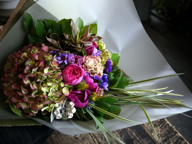 古希のお祝いに花束 紫系で 18 04 14 札幌 花屋 Mell Flowers