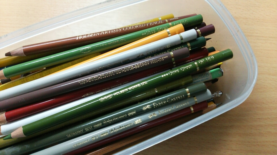 道具へのこだわり －カラフルな色鉛筆－_e0199780_11261228.jpg