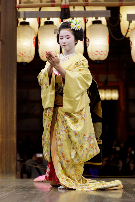 東山花灯路2018 ～奉納舞踊・祇園小唄（祇園甲部・豆純さん、小衿さん）_f0155048_23134774.jpg