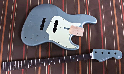 Guitar × 2種とBass × 2種の塗装が完了しました!_e0053731_16442824.jpg
